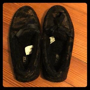 Ugg camo/glitter/satin loafer slippers